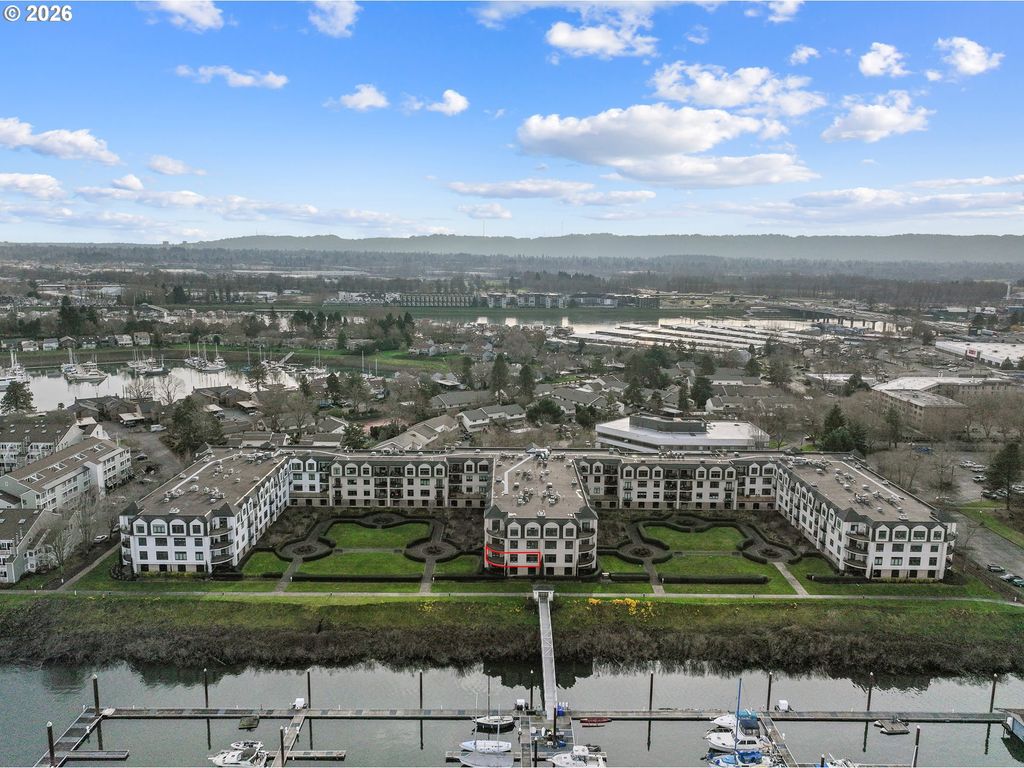 707 N HAYDEN ISLAND Dr 215, Portland, OR 97217