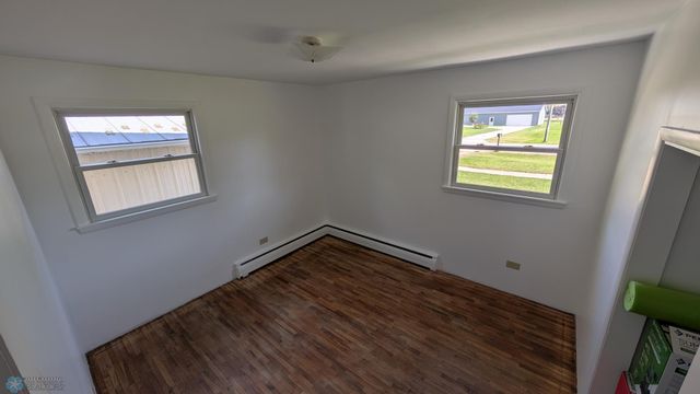 202 N 1st St, Fairmount, ND 58030