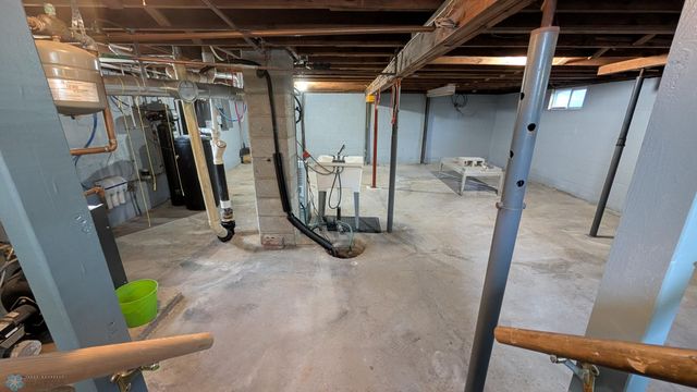 202 N 1st St, Fairmount, ND 58030