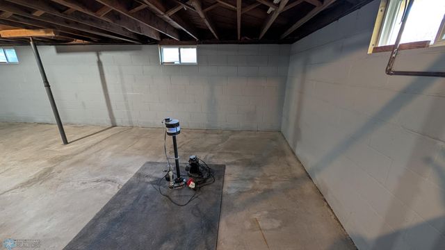 202 N 1st St, Fairmount, ND 58030