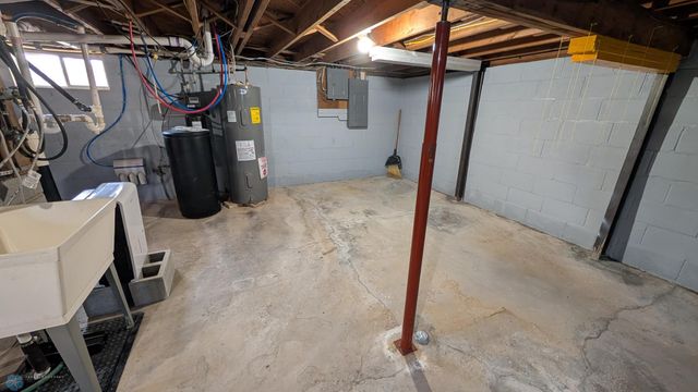 202 N 1st St, Fairmount, ND 58030