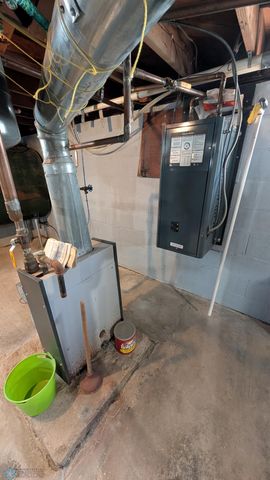 202 N 1st St, Fairmount, ND 58030