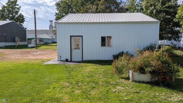 202 N 1st St, Fairmount, ND 58030