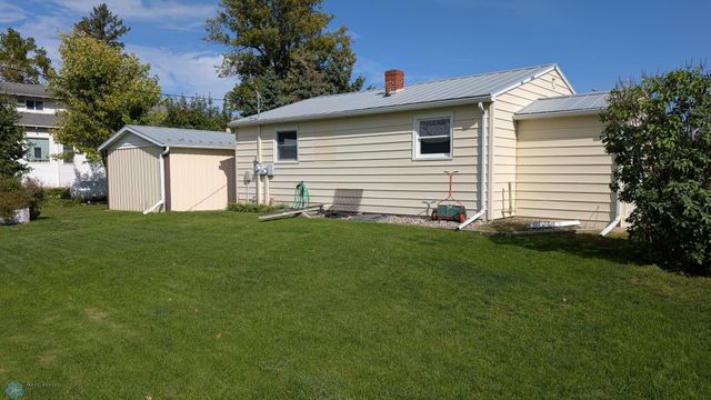 202 N 1st St, Fairmount, ND 58030
