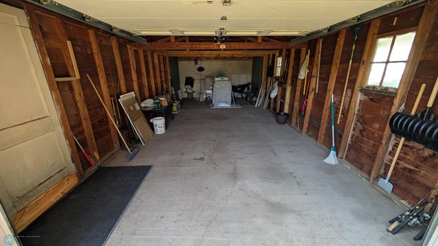 202 N 1st St, Fairmount, ND 58030