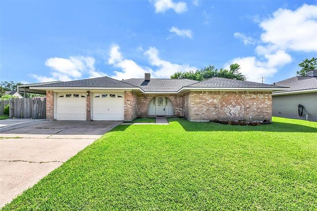 905 N Amy Drive, Deer Park, TX 77536
