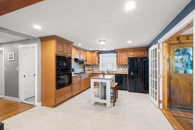 16 Geneva St, Salem, MA 01970