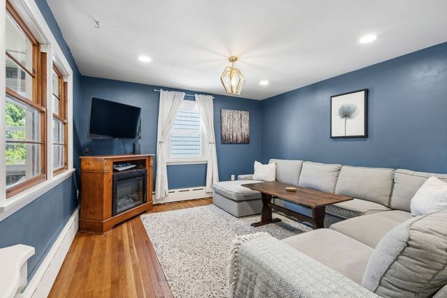 16 Geneva St, Salem, MA 01970