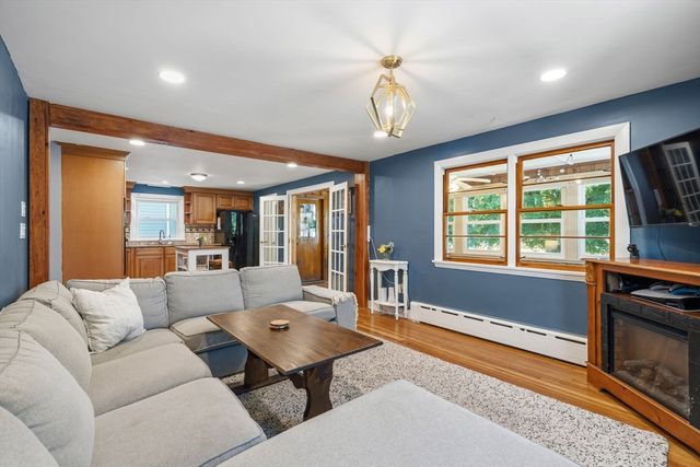 16 Geneva St, Salem, MA 01970