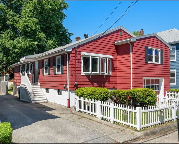 16 Geneva St, Salem, MA 01970