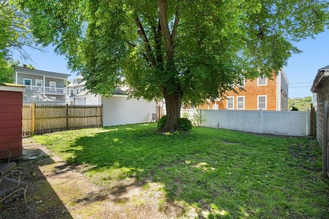 16 Geneva St, Salem, MA 01970