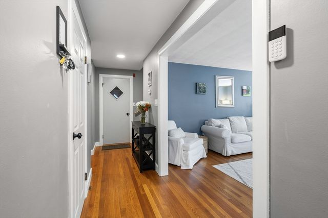 16 Geneva St, Salem, MA 01970