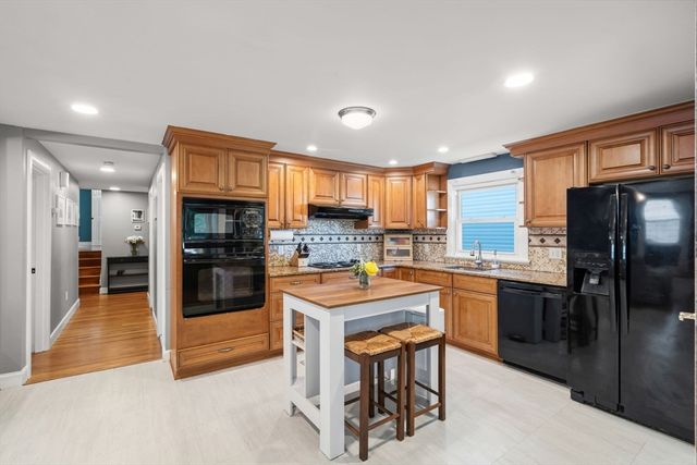 16 Geneva St, Salem, MA 01970