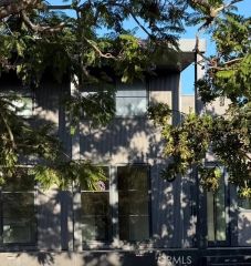 2002 Virginia, Los Angeles, CA 90016