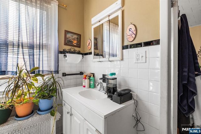 119 W 21st Street, Bayonne, NJ 07002