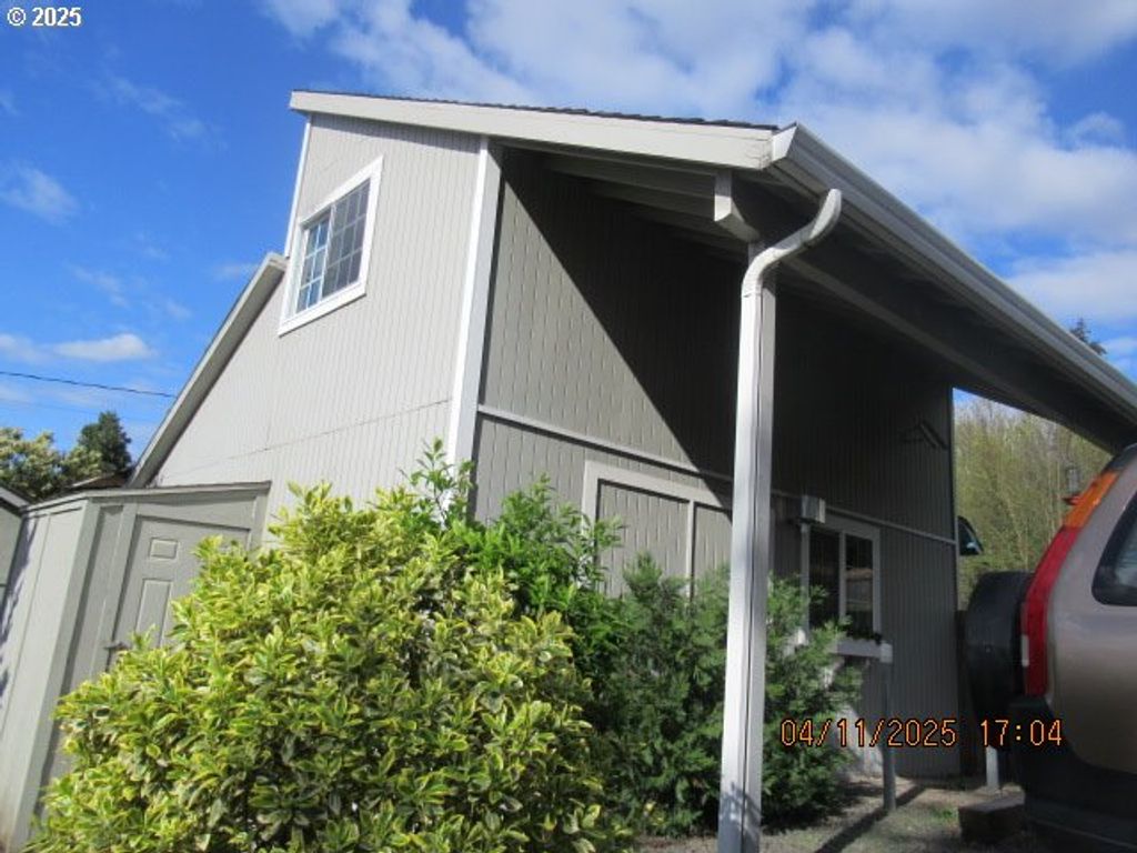 645 W 25TH Pl, Eugene, OR 97405