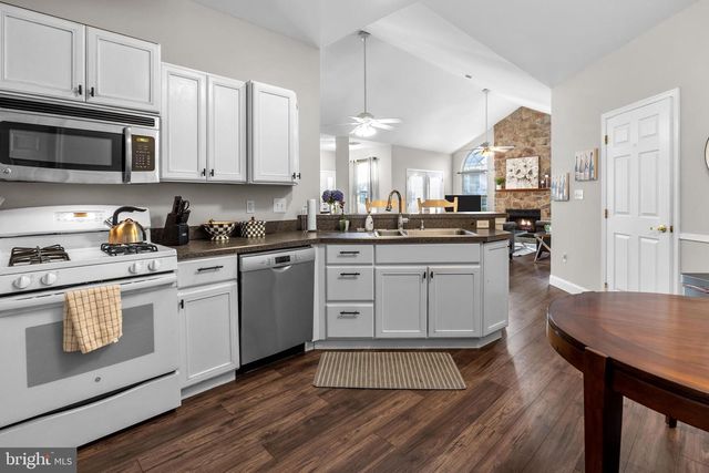 319 STARFLOWER LN, Langhorne, PA 19047
