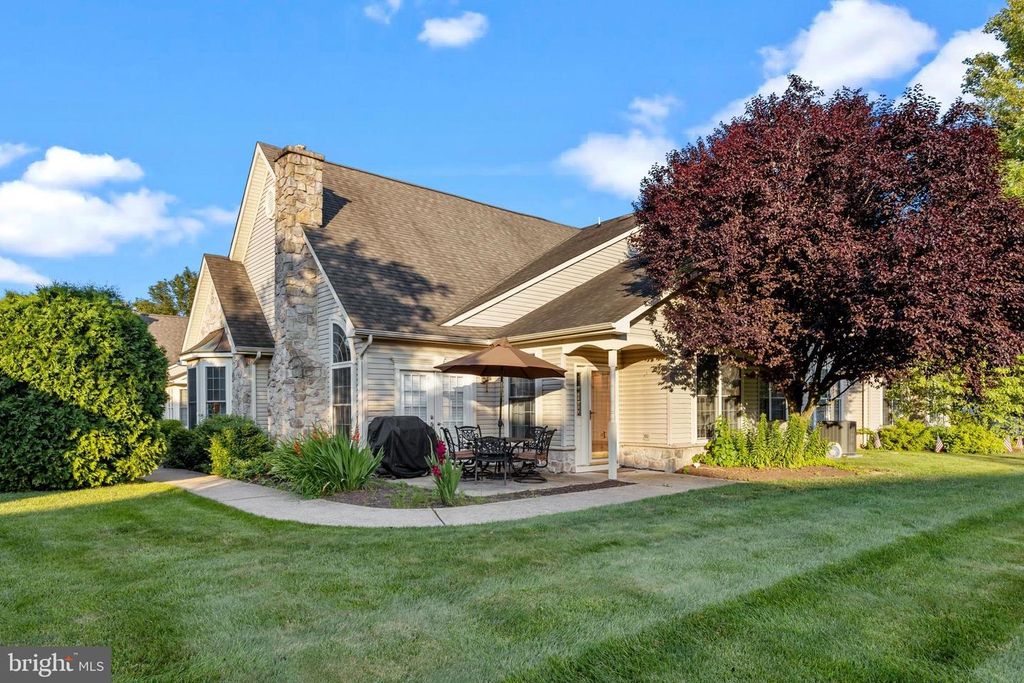 319 STARFLOWER LN, Langhorne, PA 19047