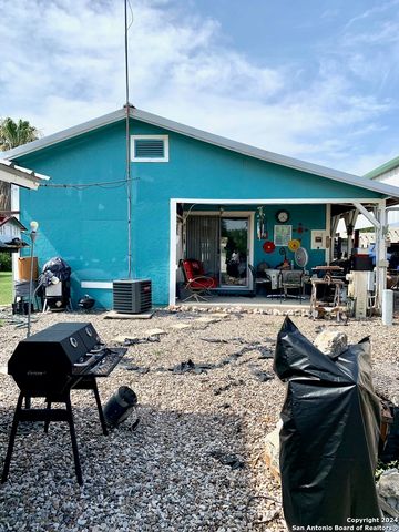 138 De Zavala St., Brackettville, TX 78832