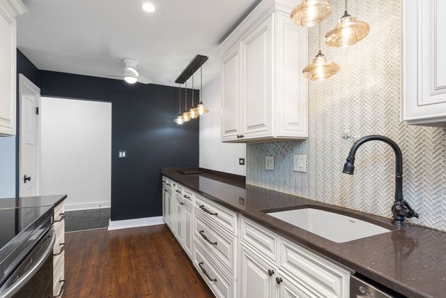 2300 Windsor Mall Court 2E, Park Ridge, IL 60068