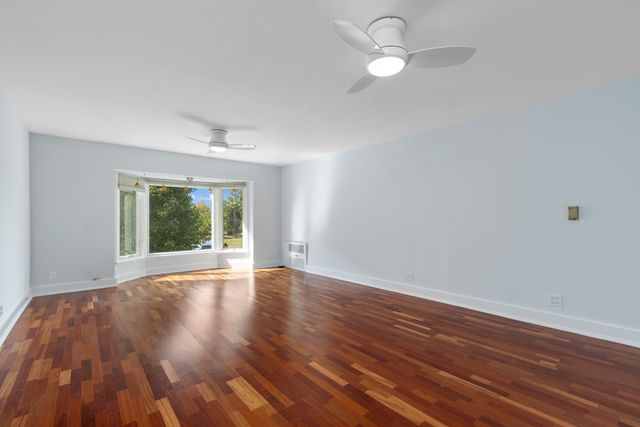 2300 Windsor Mall Court 2E, Park Ridge, IL 60068