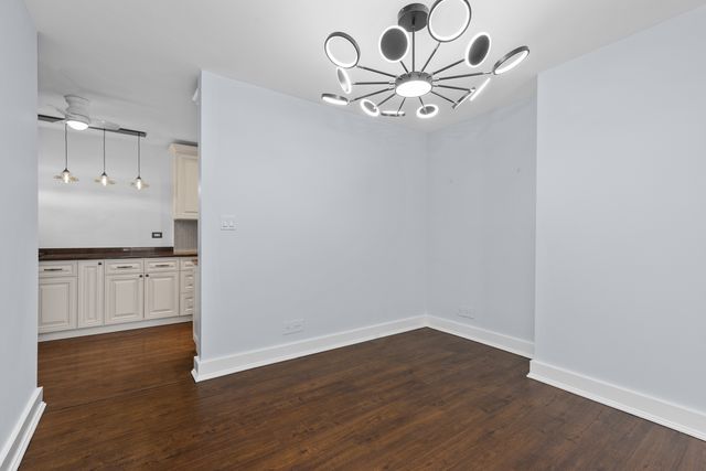 2300 Windsor Mall Court 2E, Park Ridge, IL 60068