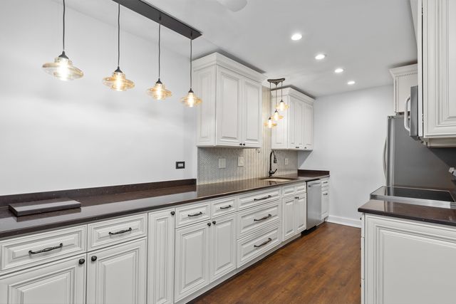 2300 Windsor Mall Court 2E, Park Ridge, IL 60068