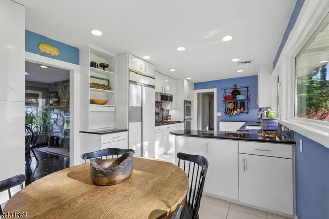122 Sunrise Dr, Hawthorne Boro, NJ 07506
