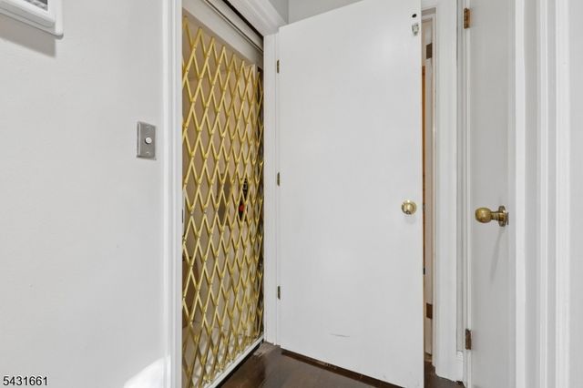 122 Sunrise Dr, Hawthorne Boro, NJ 07506