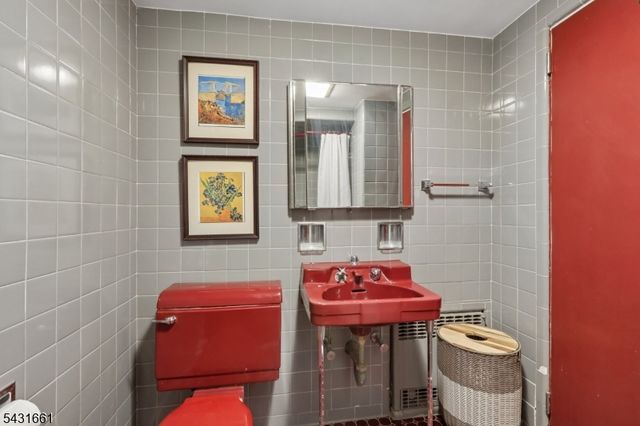 122 Sunrise Dr, Hawthorne Boro, NJ 07506