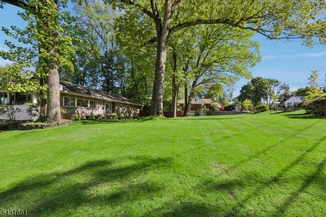122 Sunrise Dr, Hawthorne Boro, NJ 07506