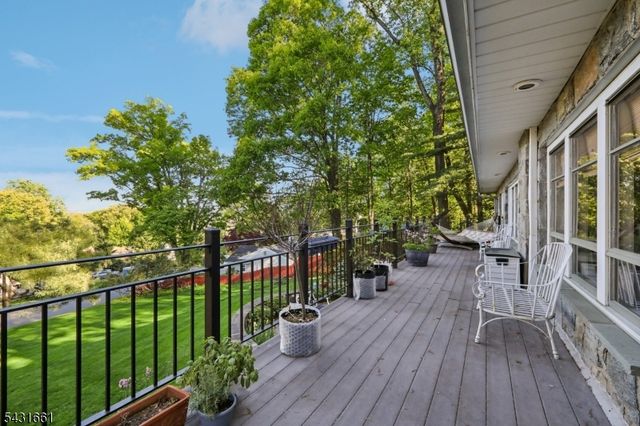 122 Sunrise Dr, Hawthorne Boro, NJ 07506