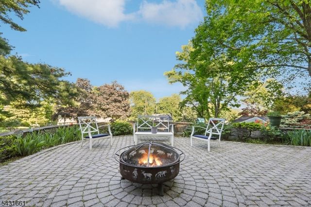 122 Sunrise Dr, Hawthorne Boro, NJ 07506
