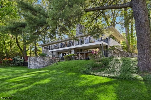 122 Sunrise Dr, Hawthorne Boro, NJ 07506