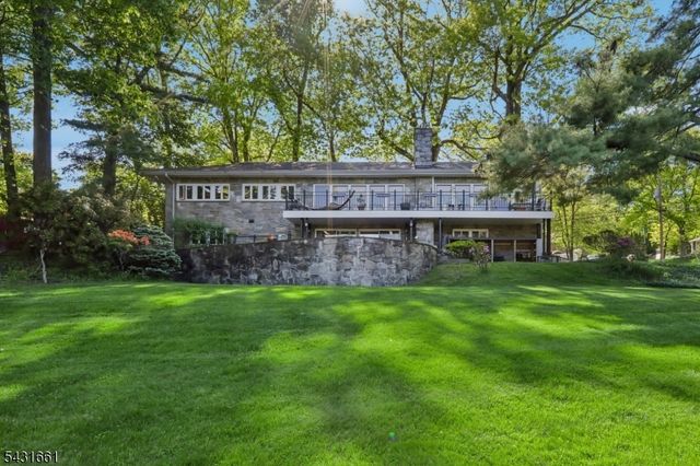 122 Sunrise Dr, Hawthorne Boro, NJ 07506