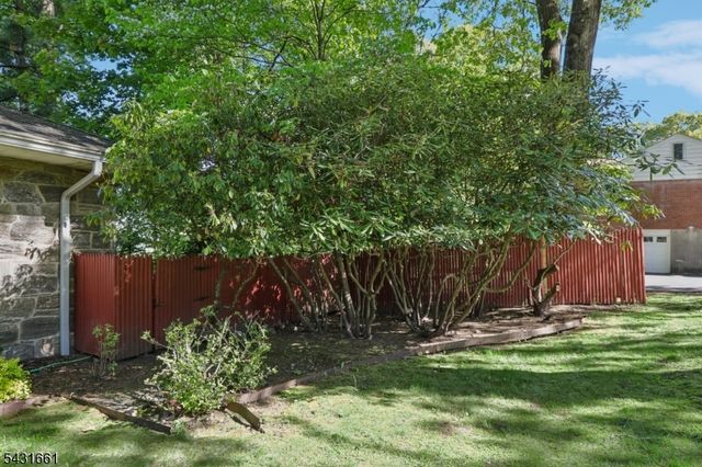 122 Sunrise Dr, Hawthorne Boro, NJ 07506