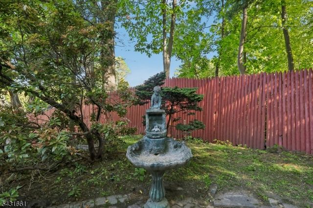 122 Sunrise Dr, Hawthorne Boro, NJ 07506