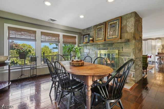 122 Sunrise Dr, Hawthorne Boro, NJ 07506