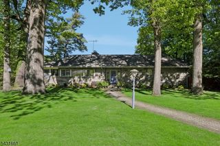 122 Sunrise Dr, Hawthorne Boro, NJ 07506