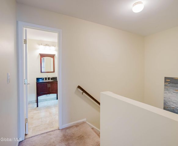 10 Cooks Court, Halfmoon, NY 12188