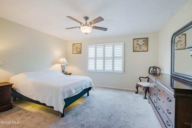 10 Cooks Court, Halfmoon, NY 12188