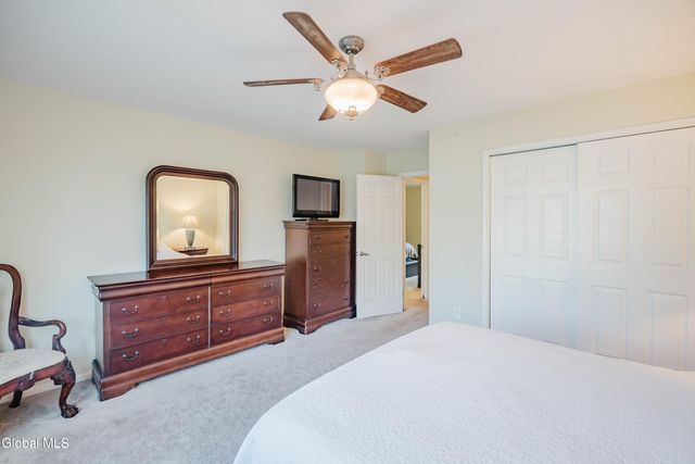 10 Cooks Court, Halfmoon, NY 12188