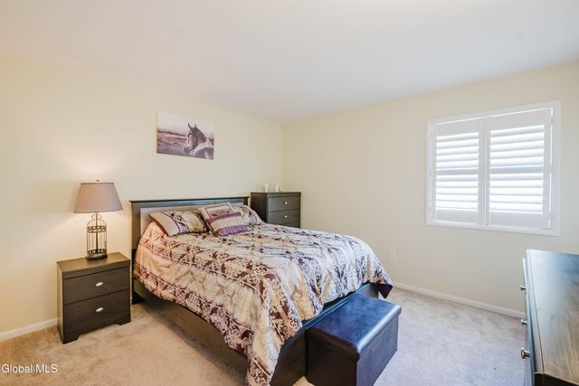 10 Cooks Court, Halfmoon, NY 12188