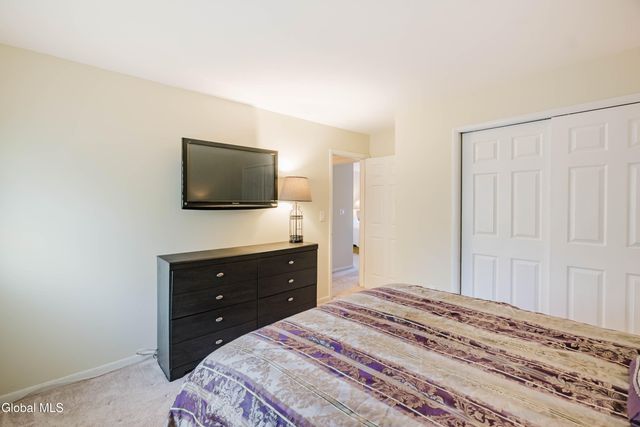 10 Cooks Court, Halfmoon, NY 12188