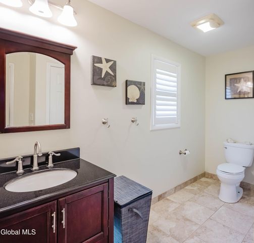 10 Cooks Court, Halfmoon, NY 12188