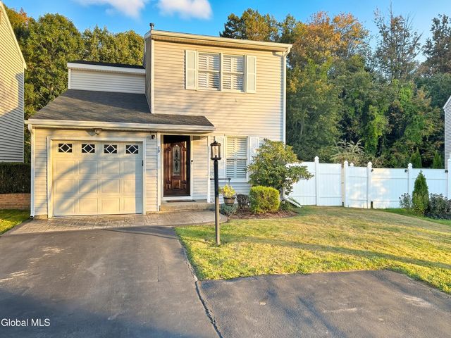 10 Cooks Court, Halfmoon, NY 12188