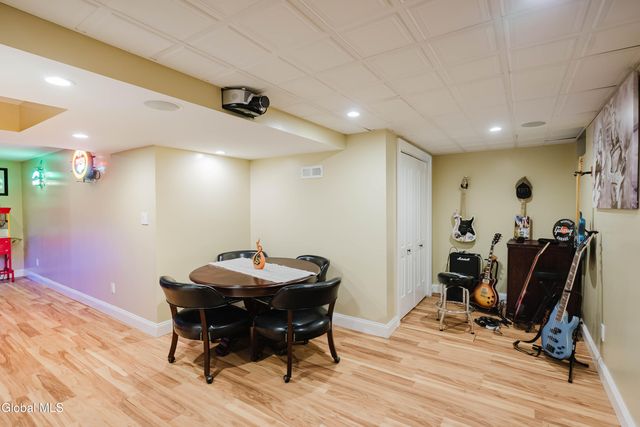 10 Cooks Court, Halfmoon, NY 12188