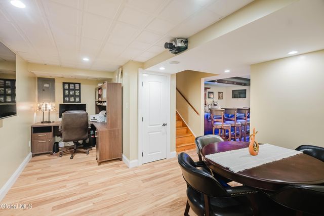 10 Cooks Court, Halfmoon, NY 12188