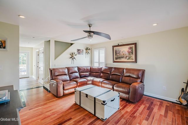 10 Cooks Court, Halfmoon, NY 12188