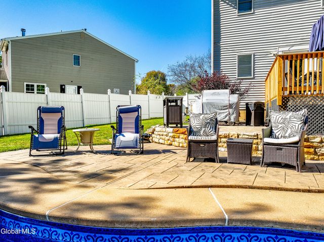 10 Cooks Court, Halfmoon, NY 12188